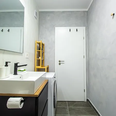 Apartment Mo Host Nest